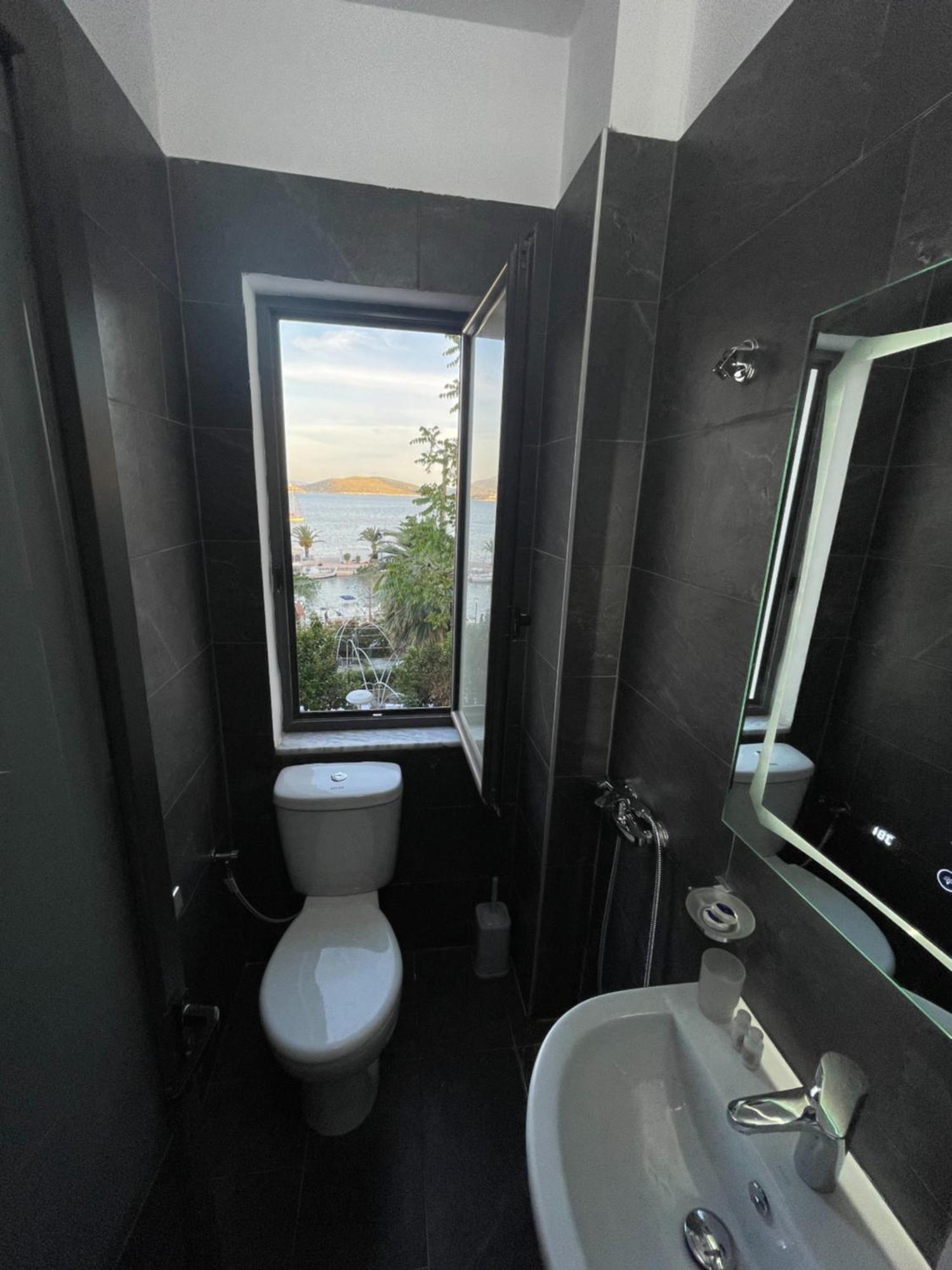 Balbi 34 * Sarandë